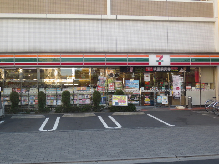 コンビニ　セブンイレブン北区滝野川3丁目店（コンビニ）まで255m