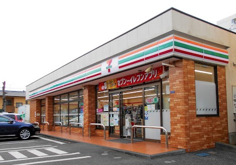コンビニ　セブンイレブン 横浜高田東3丁目店（コンビニ）まで677m