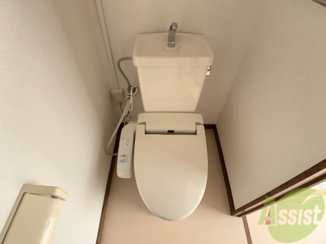 トイレ　こちらはトイレです。清潔感があり、安心して使用できます。