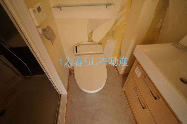 トイレ　温水洗浄便座です