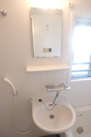 洗面設備　他のお部屋の参考写真となります。