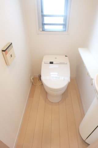 トイレ　他のお部屋の参考写真となります。