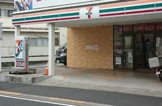 コンビニ　セブンイレブン 世田谷新町3丁目店（コンビニ）まで90m