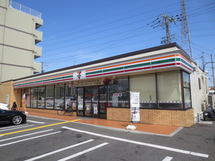 コンビニ　セブンイレブン（コンビニ）まで750m