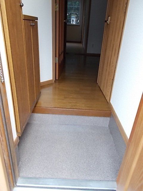 玄関　※別号室参考写真です