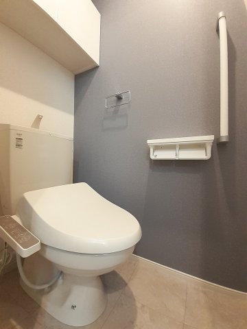 ＪＲ高山本線 越中八尾駅 徒歩20分 2階建 築5年のトイレ写真