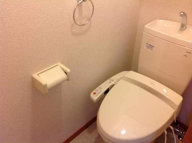 レオパレスリバーサイド コートのトイレ写真