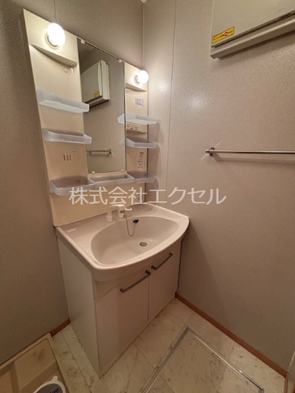 洗面設備　同建物・同タイプの別部屋の写真