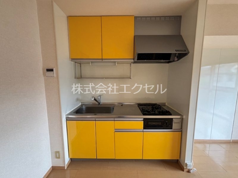 キッチン　同建物・同タイプの別部屋の写真