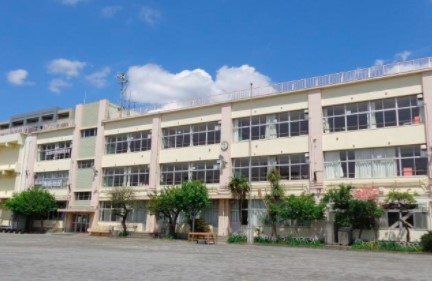 小学校　大田区立千鳥小学校（小学校）まで943m