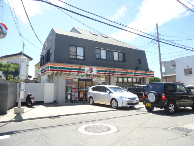 コンビニ　７ １１　稲村ヶ崎（コンビニ）まで611m