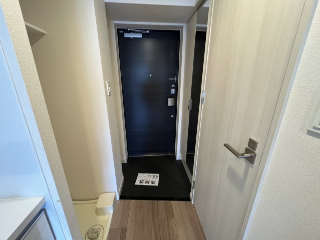 玄関　同物件別部屋写真