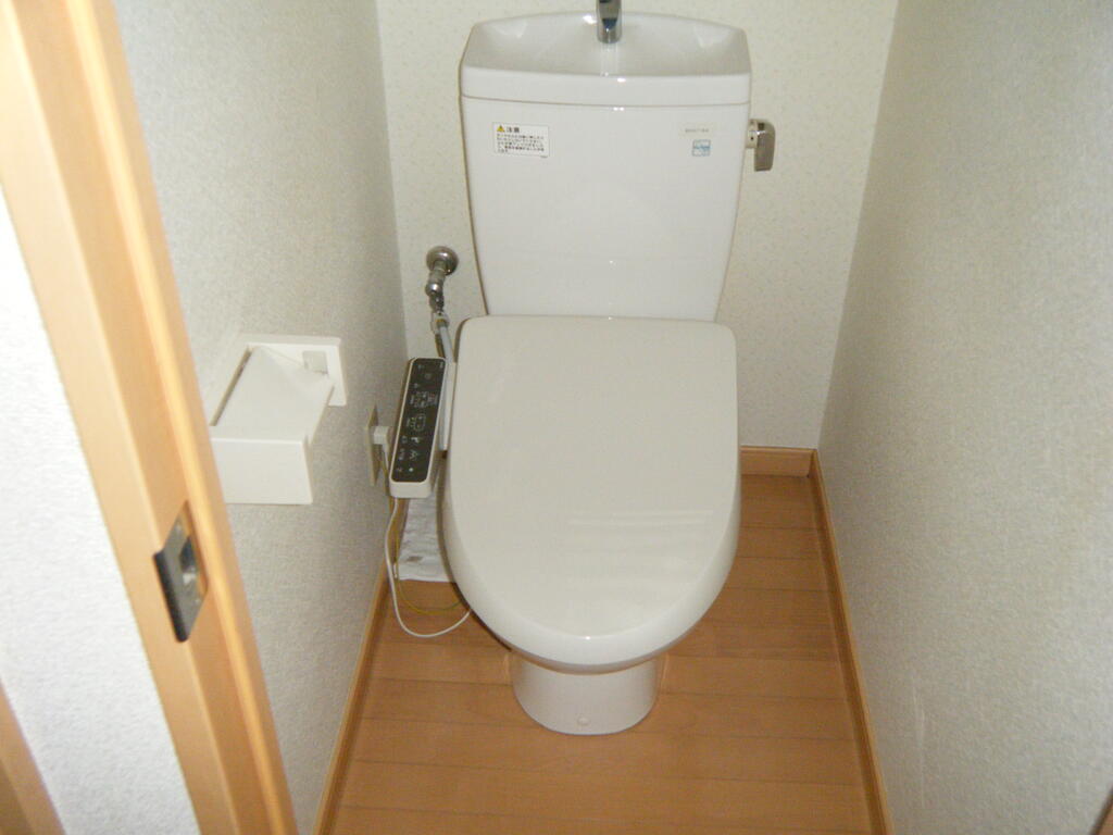 トイレ　ウォシュレット交換済み