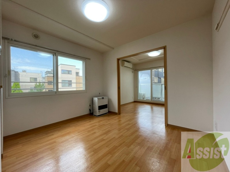 居室・リビング　広くてキレイなお部屋が広がっていて、充実した生活が送れそう。