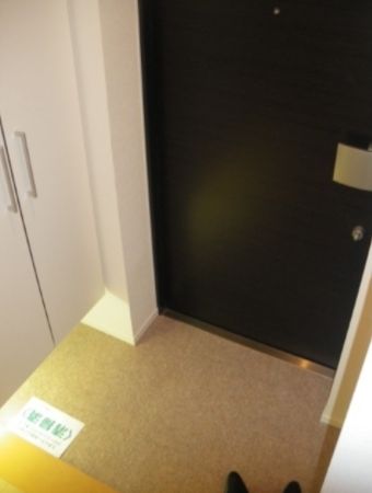 玄関　サンピエス根津