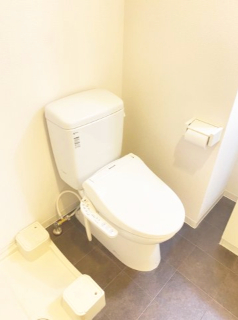 京成本線 京成津田沼駅 徒歩9分 8階建 築15年のトイレ写真