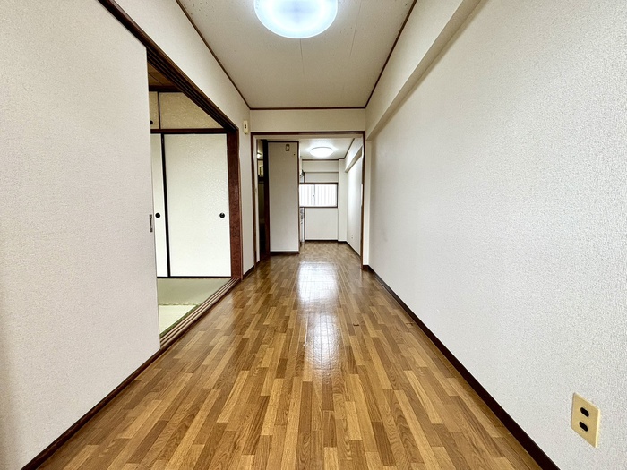 三益ビルの居間写真