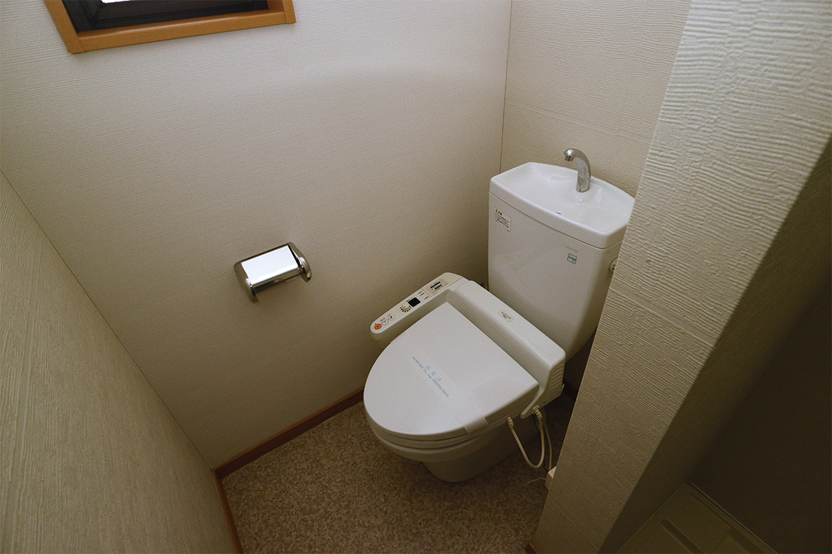 トイレ　※写真は同物件の別部屋です