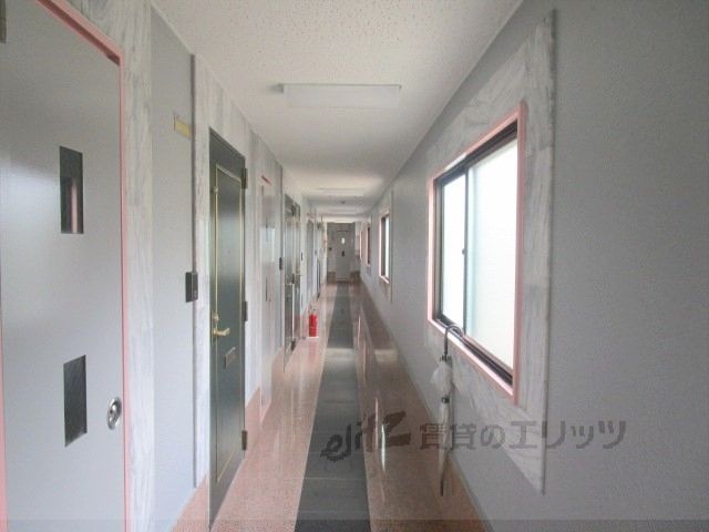 ロビー　通路