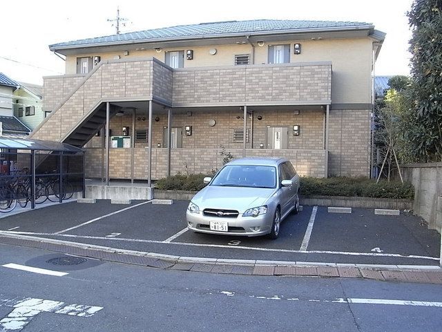 エントランス　敷地内駐車場