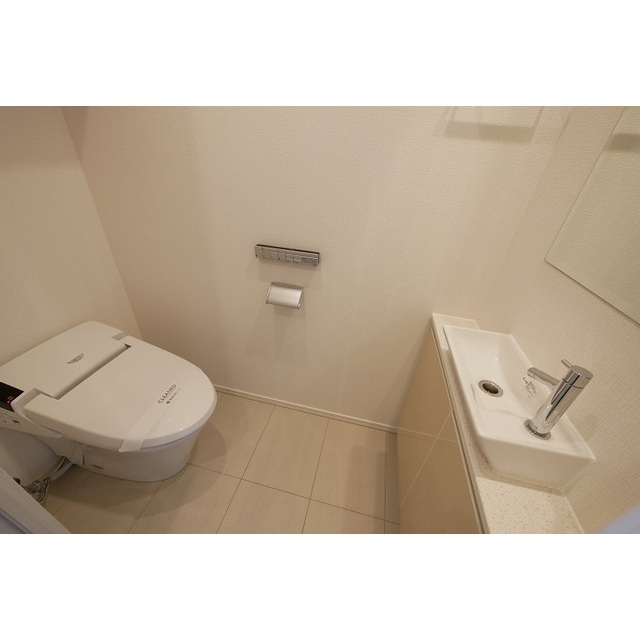 コンフォリア新宿イーストサイドタワーのトイレ写真