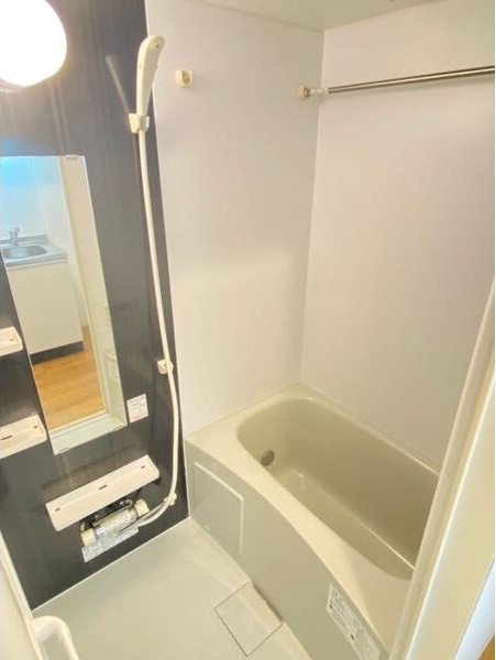 バス・シャワールーム　※写真は同じマンションの違う部屋のものになります。