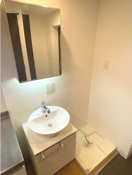 洗面設備　※写真は同じマンションの違う部屋のものになります。