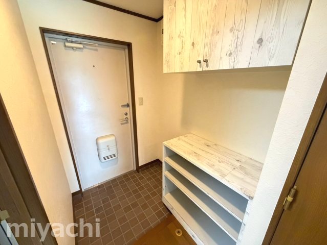 ＪＲ高徳線 勝瑞駅 徒歩39分 3階建 築29年の玄関写真