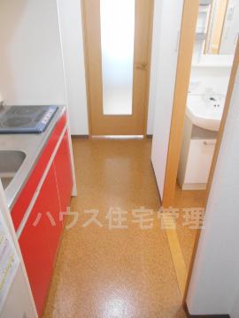 ＪＲ東海道本線 摂津富田駅 徒歩3分 10階建 築20年の居間写真
