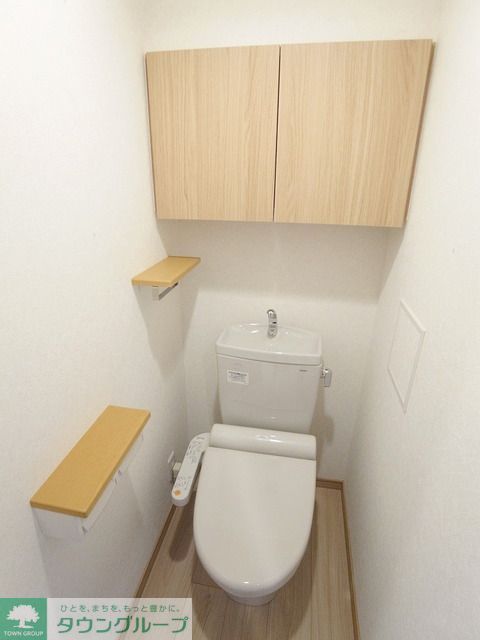 トイレ　★温水洗浄便座付き★収納あり★