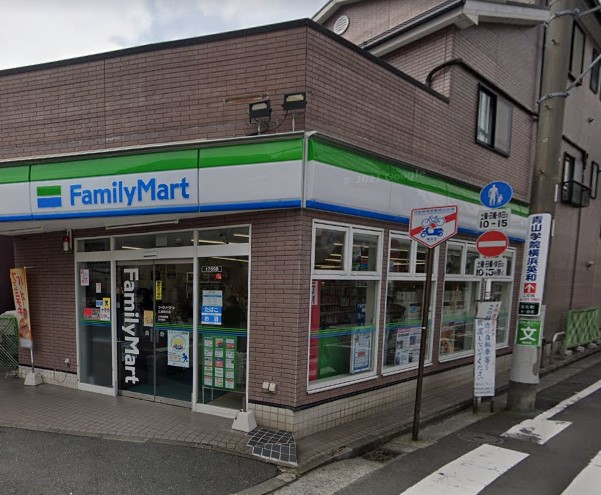 コンビニ　ファミリーマート（コンビニ）まで144m