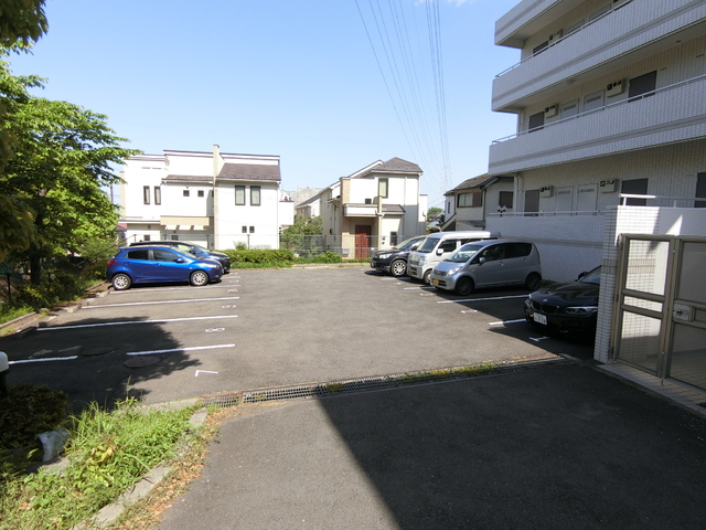 駐車場　敷地内駐車場有り（空要確認）