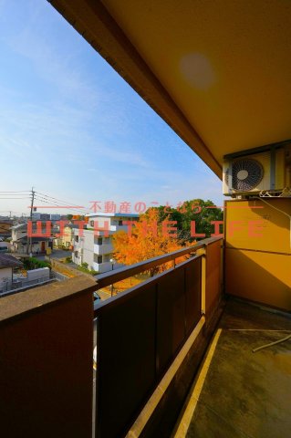 バルコニー　陽当たり良好なバルコニーです