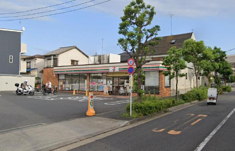 コンビニ　セブンイレブン足立辰沼一丁目店（コンビニ）まで260m