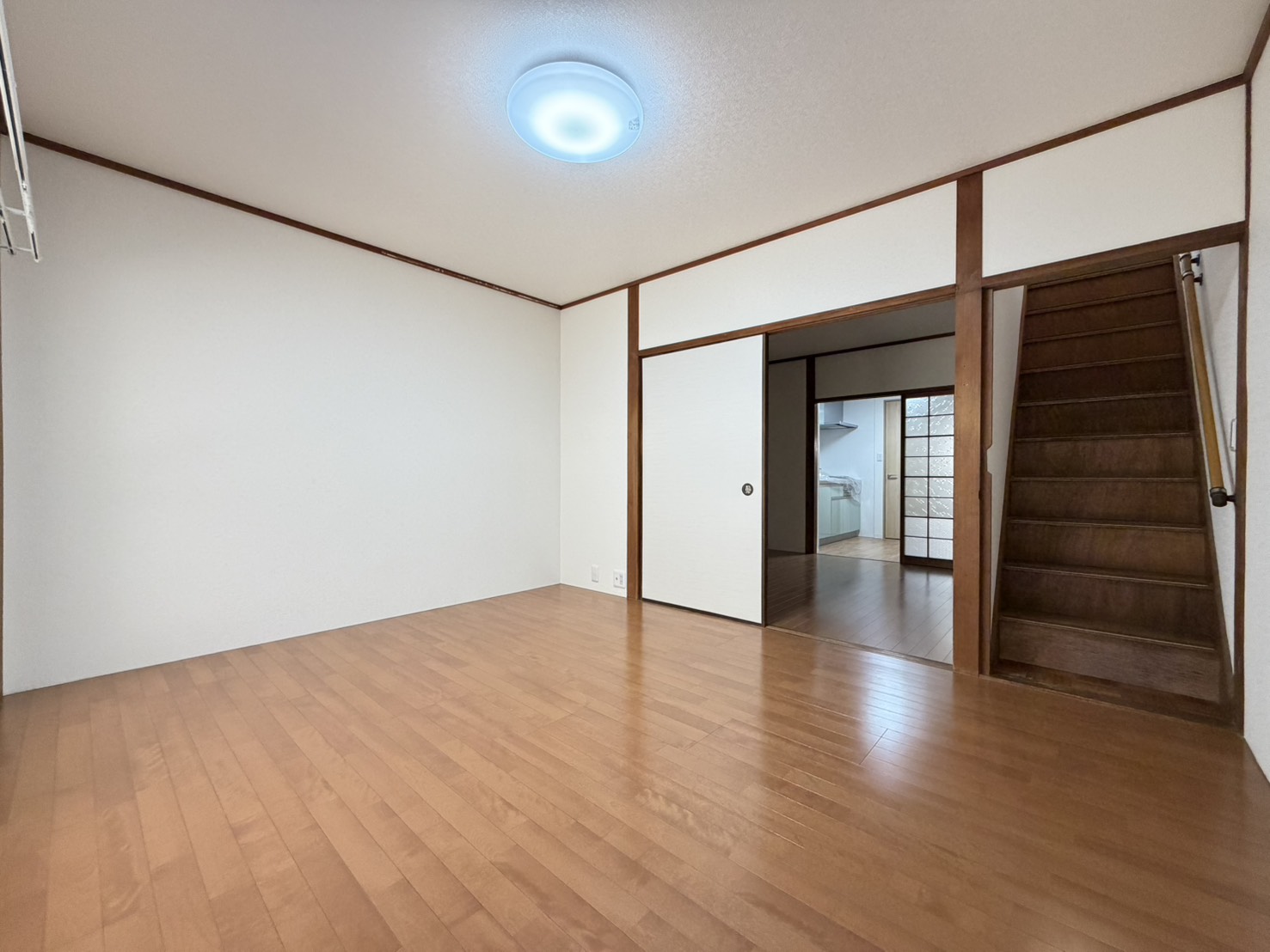 瑞穂通貸家西側の居間写真