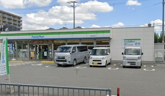 コンビニ　ファミリーマート　豊中島江町（コンビニ）まで216m