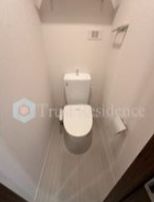 トイレ　落ち着いた色調のトイレです