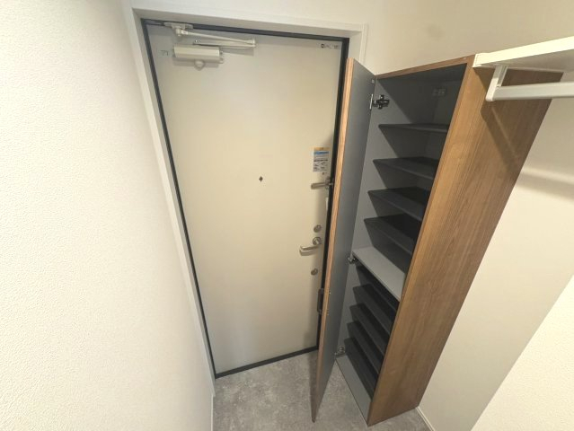 玄関　収納もある玄関です