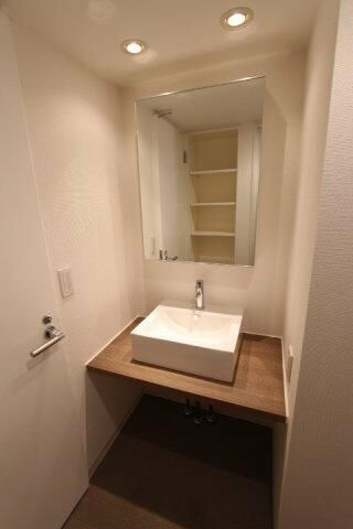 洗面設備　写真は同タイプ住居です。