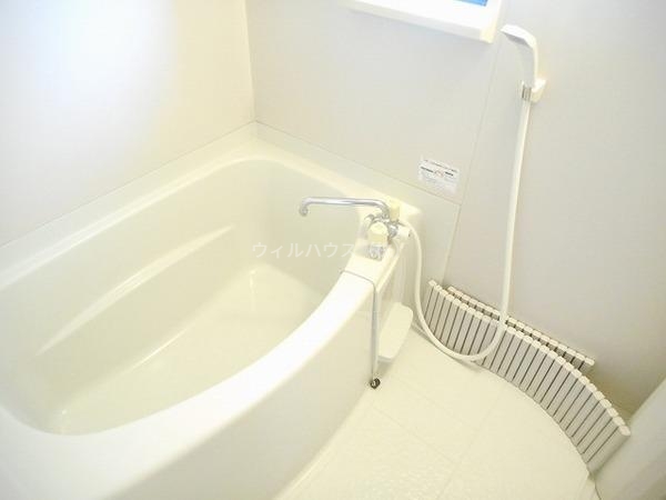 バス・シャワールーム　大型タイプ！換気用窓あり！