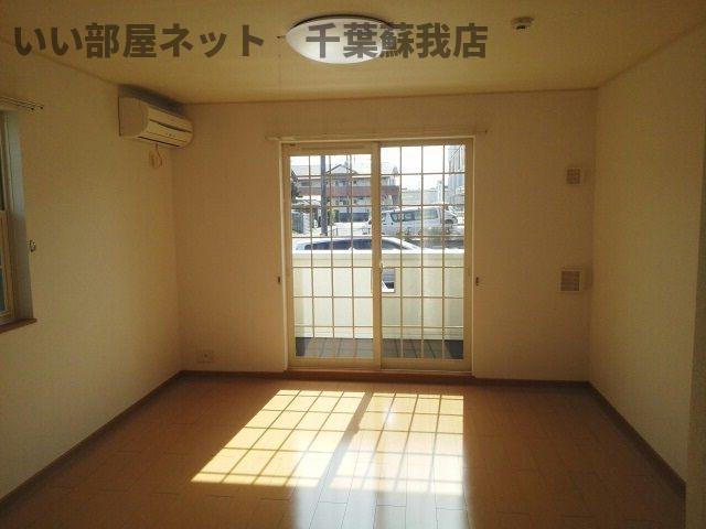 居室・リビング　こちらの居間で趣味の時間をお楽しみください