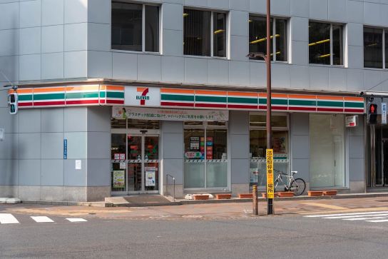 コンビニ　セブンイレブン大田区西蒲田7丁目店（コンビニ）まで235m