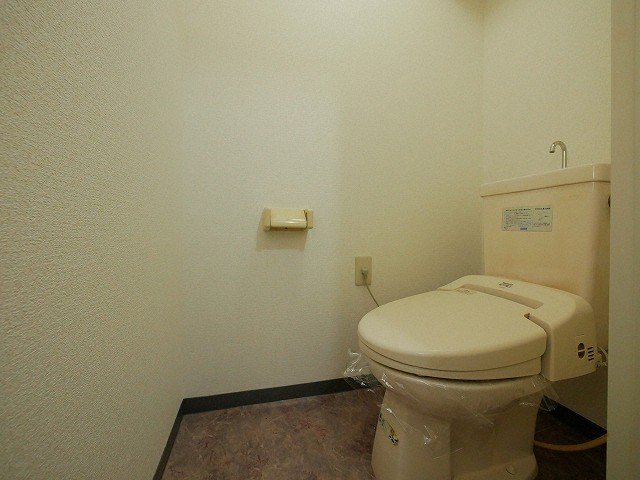 地下鉄南北線 すすきの駅 徒歩9分 10階建 築40年のトイレ写真