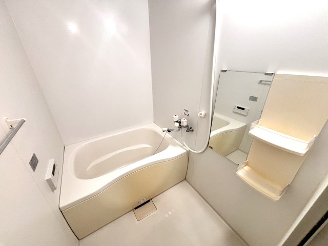 バス・シャワールーム　写真は同建物の別部屋を参考に掲載しております。