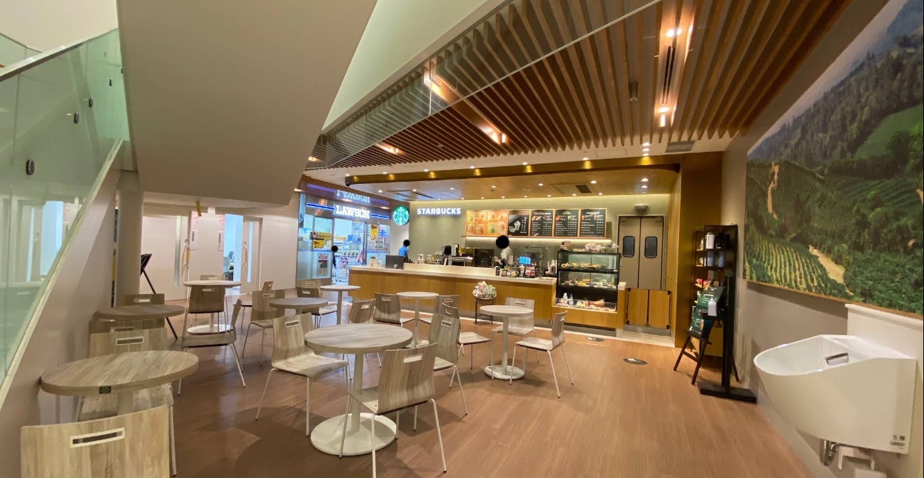 飲食店　スターバックスコーヒー練馬光が丘病院店（飲食店）まで304m