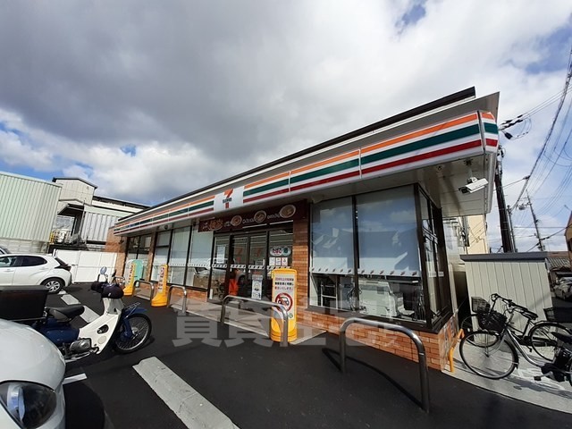 コンビニ　セブンイレブン　唐橋芦辺町店（コンビニ）まで422m