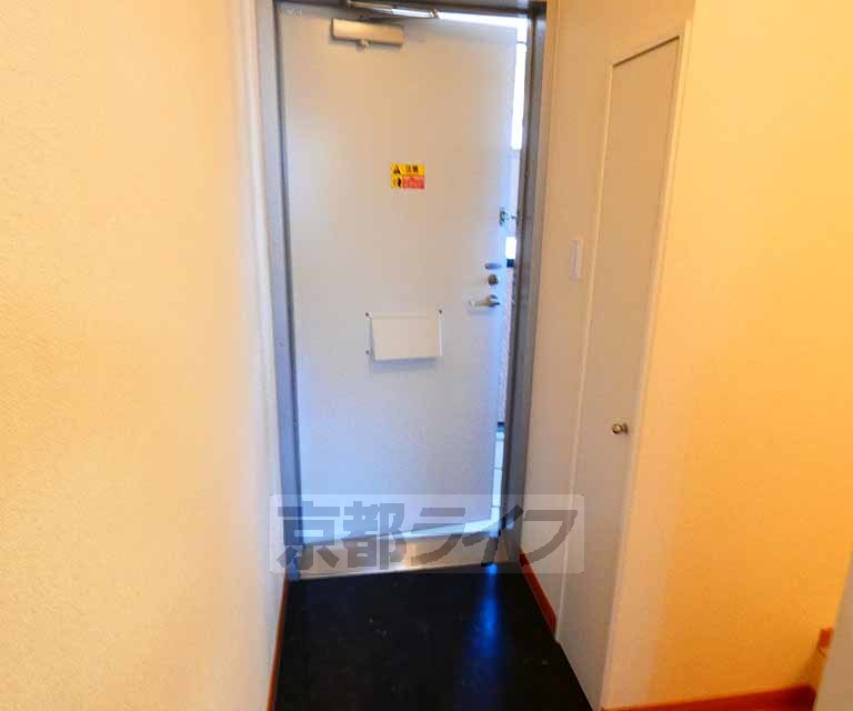 レオパレスアジェル岩倉南IIの玄関写真