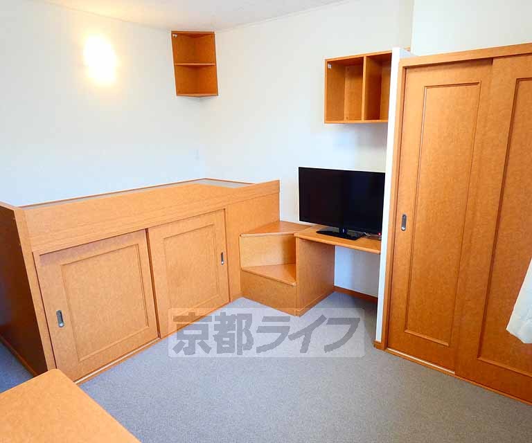 レオパレスアジェル岩倉南IIの居間写真