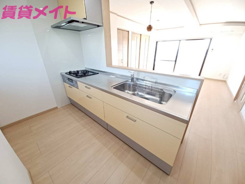 キッチン　※同棟５階同型別部屋の写真です