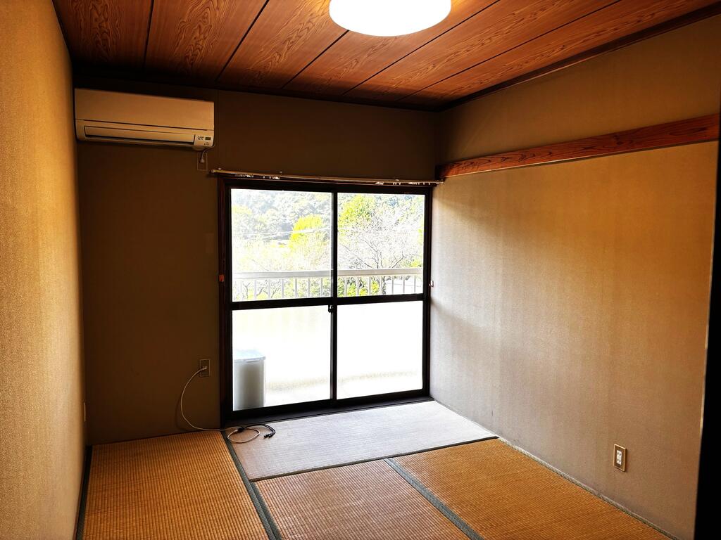 タウンハウスアタゴ 3号棟の居間写真